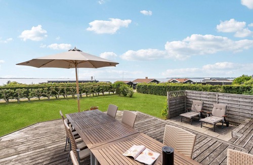 Næs House | Cozy home in Assens with house sea view