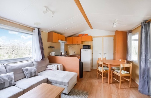 Barjac House | Cozy home in Barjac with swimming pool