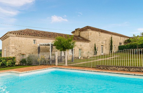 Beauville House | Cozy home in Beauville with lake view