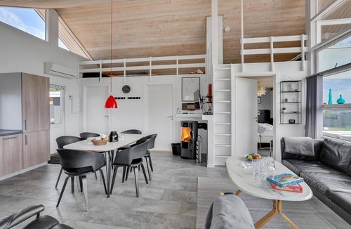 Bjert House | Cozy home in Bjert with kitchen