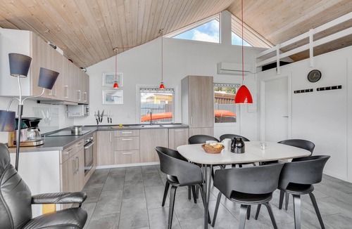 Bjert House | Cozy home in Bjert with kitchen