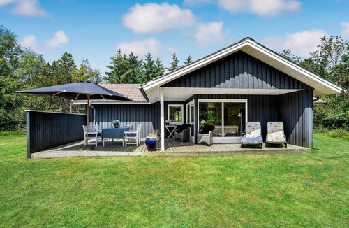 Ho House | Cozy home in Blåvand with kitchen