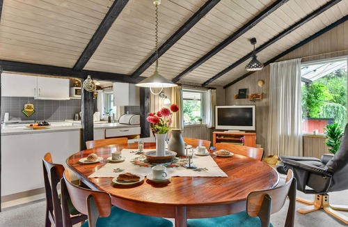 Ho House | Cozy home in Blåvand with kitchen