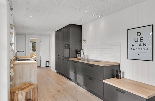 Ho House | Cozy home in Blåvand with kitchen