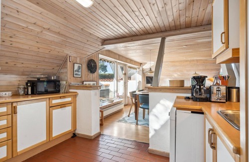 Skastrup Strand House | Cozy home in Bogense with WiFi