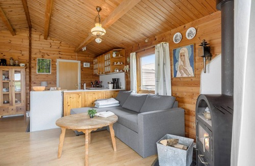 Skastrup Strand House | Cozy home in Bogense with WiFi