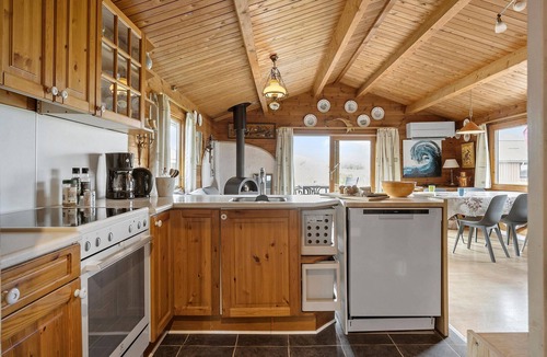 Skastrup Strand House | Cozy home in Bogense with WiFi