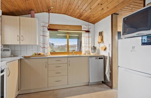 Skastrup Strand House | Cozy home in Bogense with WiFi