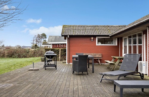 Skastrup Strand House | Cozy home in Bogense with WiFi