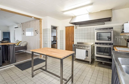 Middelfart House | Cozy home in Brenderup Fyn with kitchen