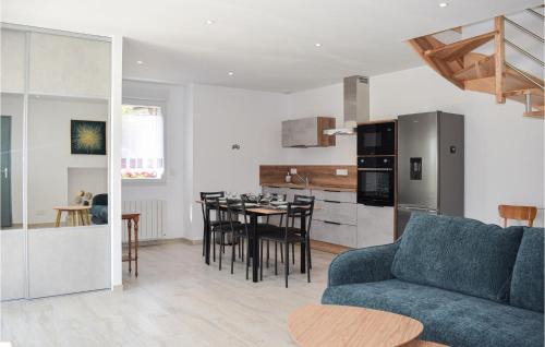 Canihuel House | Cozy Home In Canihuel With Heated Swimming Pool