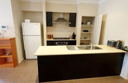 Tarneit House | Cozy Home in Central Location