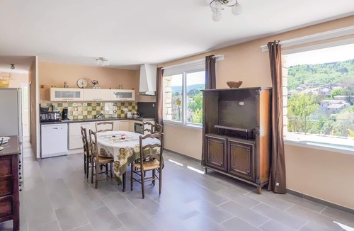 Cereste House | Cozy home in Cereste with WiFi