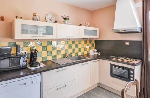 Cereste House | Cozy home in Cereste with WiFi