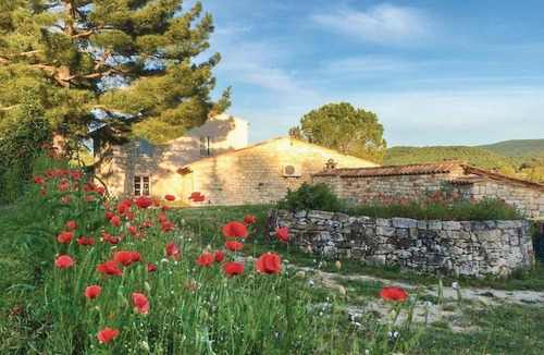 Cereste House | Cozy home in Cereste with WiFi