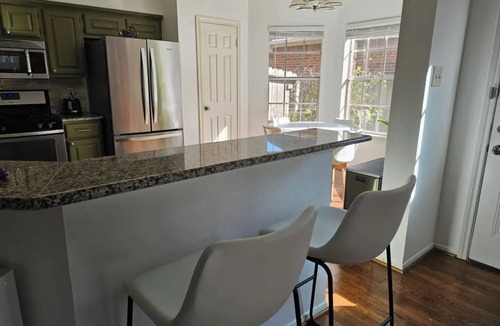 Clear Lake House | Cozy home in Clear Lake Near NASA and hospitals