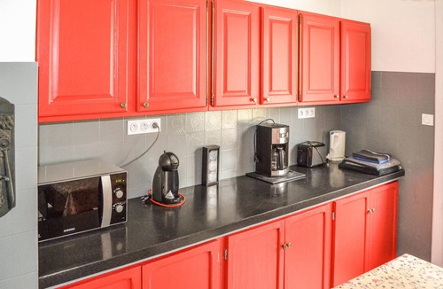 Coutras House | Cozy home in Coutras with kitchen