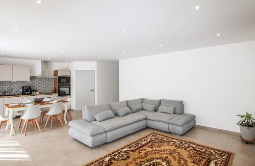 Die House | Cozy home in Die with house a mountain view