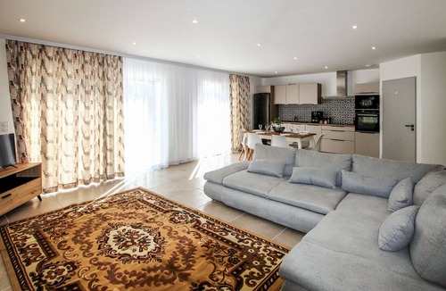 Die House | Cozy home in Die with house a mountain view