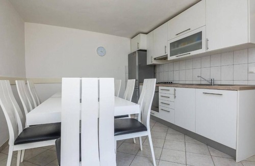 Benkovac House | Cozy home in Donje Ceranje with WiFi