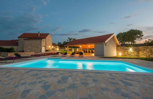 Benkovac House | Cozy home in Donje Ceranje with WiFi
