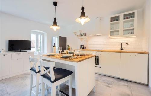 Knezovici House | Cozy Home In Donji Prolozac