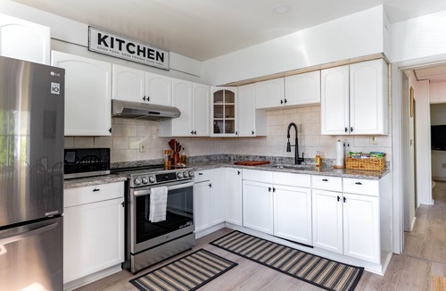 Dearborn House | Cozy home in downtown Dearborn