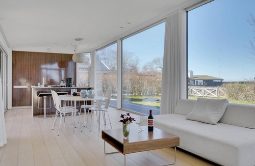 Dronningmolle House | Cozy home in Dronningmølle with WiFi