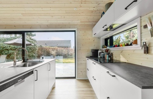 Dronningmolle House | Cozy home in Dronningmølle with sauna