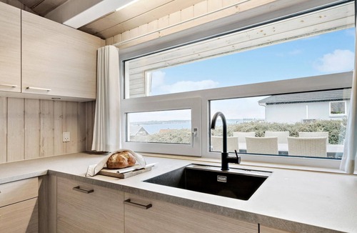 Egsmark Strand House | Cozy home in Ebeltoft with sauna