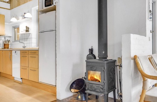 Øer Strand House | Cozy home in Ebeltoft with kitchen