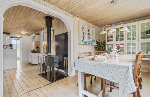Øer Strand House | Cozy home in Ebeltoft with kitchen