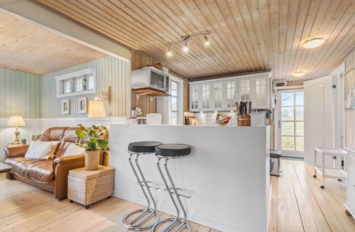 Øer Strand House | Cozy home in Ebeltoft with kitchen