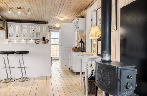 Øer Strand House | Cozy home in Ebeltoft with kitchen