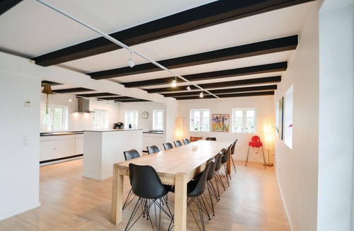 Vibæk Strand House | Cozy home in Ebeltoft with kitchen