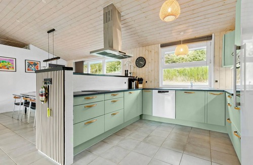 Lyngsbæk Strand House | Cozy home in Ebeltoft with sauna