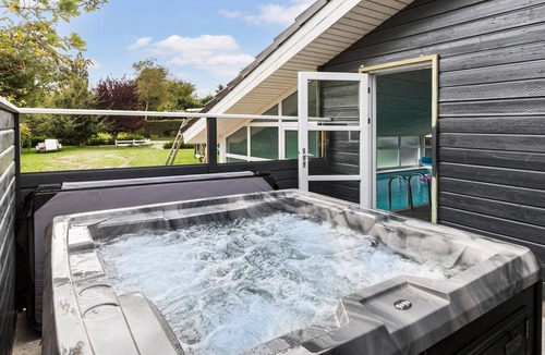Lyngsbæk Strand House | Cozy home in Ebeltoft with sauna