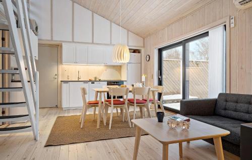 Øer Strand House | Cozy Home In Ebeltoft With Kitchen