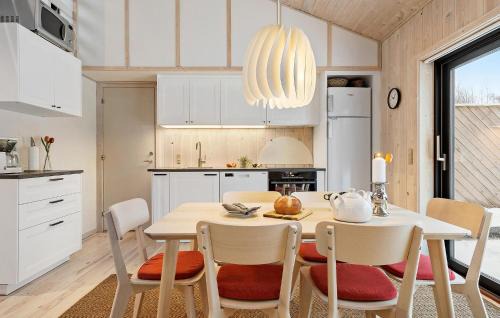 Øer Strand House | Cozy Home In Ebeltoft With Kitchen