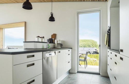 Hvalpsund House | Cozy home in Farsø with kitchen
