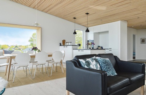 Hvalpsund House | Cozy home in Farsø with kitchen