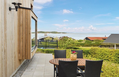 Hvalpsund House | Cozy home in Farsø with kitchen