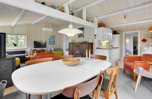 Farvang House | Cozy home in Fårvang with outdoor swimming pool
