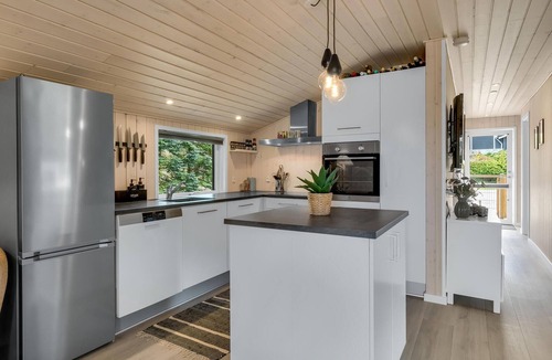 Farvang House | Cozy home in Fårvang with WiFi