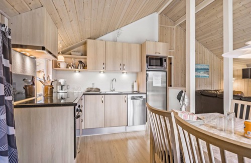 Farvang House | Cozy home in Fårvang with WiFi