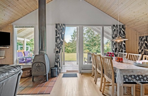 Farvang House | Cozy home in Fårvang with WiFi