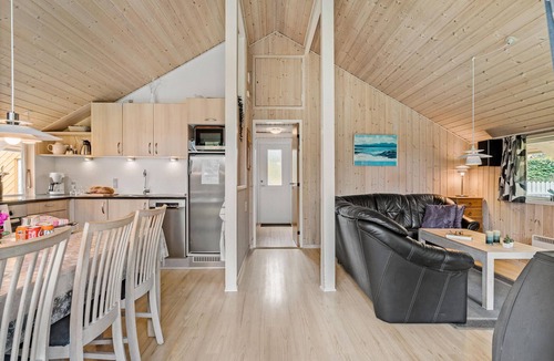 Farvang House | Cozy home in Fårvang with WiFi