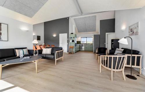 Frørup House | Cozy Home In Frørup With Jacuzzi