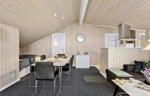 Frørup House | Cozy Home In Frørup With Kitchen