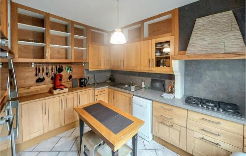Grand-Fort-Philippe House | Cozy Home In Grand-Fort-Philippe With Wifi